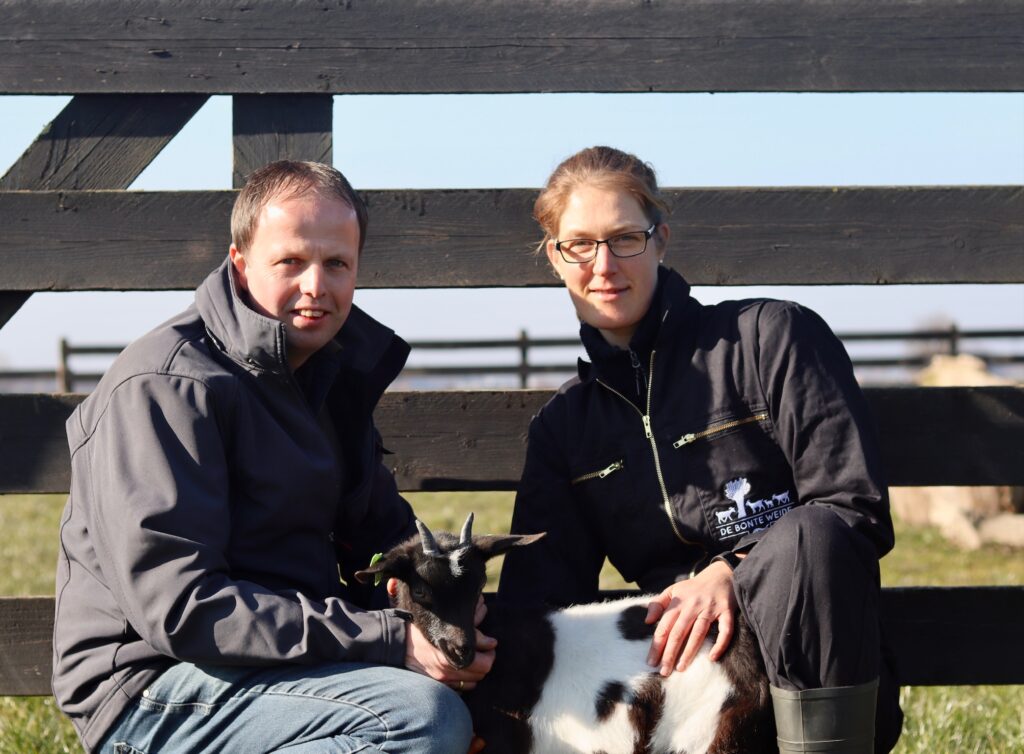 Mart-Jan en Willy met één van hun geitjes