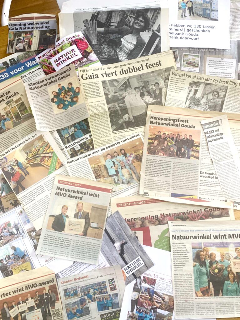 Krantenknipsels over ons van artikelen in de afgelopen jaren